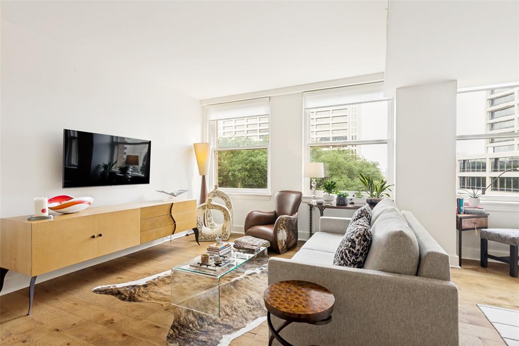 411 W 7th Street 305