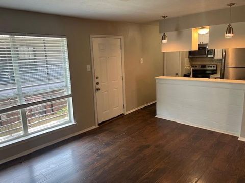 Photo of 2821 Reagan Street #202, Dallas, TX 75219 (MLS # 21216513)