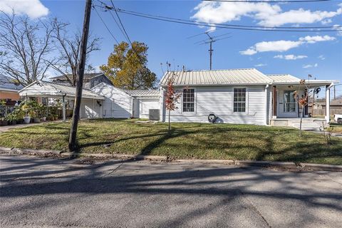 Photo of 2905 Jones Street, Greenville, TX 75401 (MLS # 21132203)