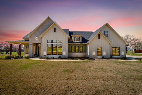 Photo of 2001 Pinetree Post, Weatherford, TX 76087 (MLS # 21198414)