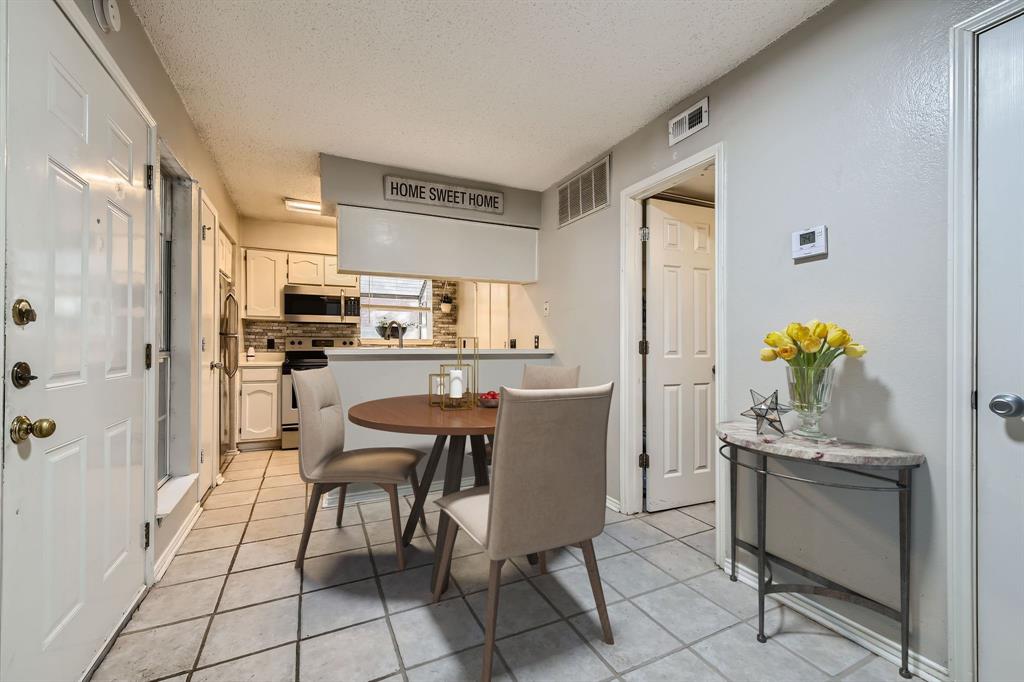 1424 Meadowood Village Drive