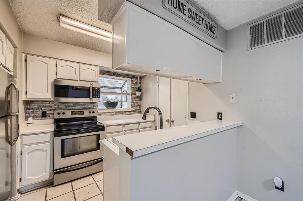 1424 Meadowood Village Drive