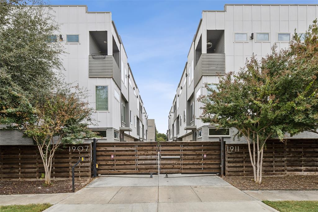 Dallas, Texas 75206, United States, 3 Bedrooms Bedrooms, ,3 BathroomsBathrooms,Residential,Pending,35928