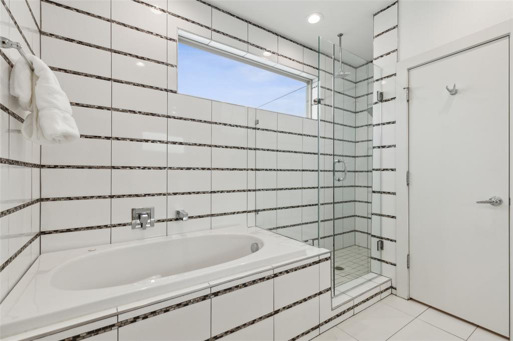 Dallas, Texas 75206, United States, 3 Bedrooms Bedrooms, ,3 BathroomsBathrooms,Residential,Pending,35928