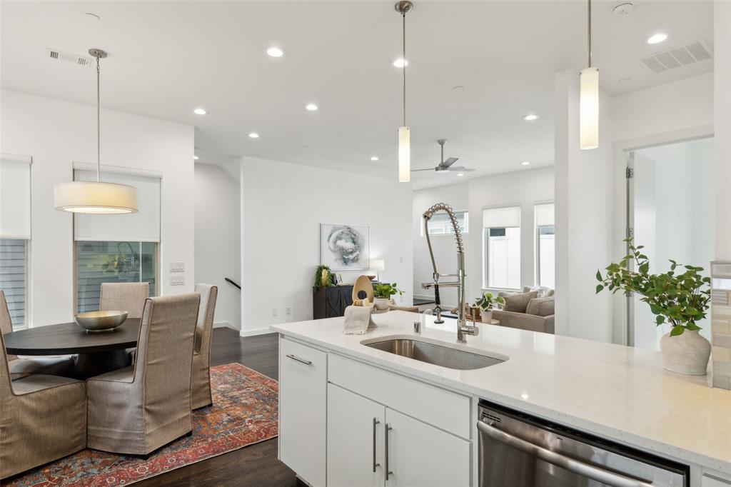 Dallas, Texas 75206, United States, 3 Bedrooms Bedrooms, ,3 BathroomsBathrooms,Residential,Pending,35928