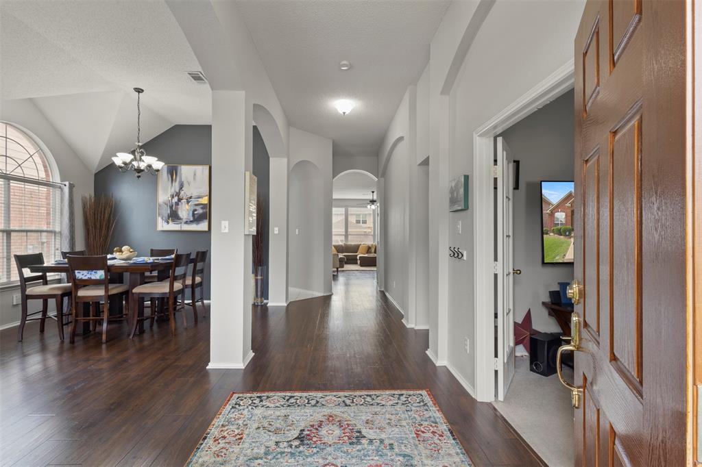 5025 Vineyard Lane