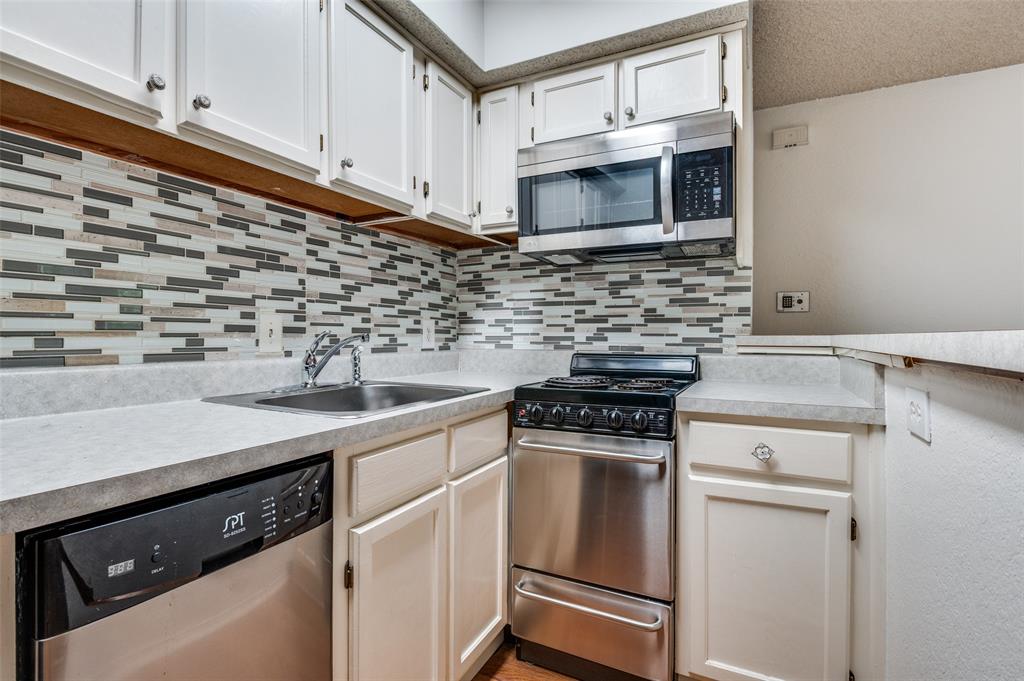 Arlington Oaks Condominiums - Residential Lease