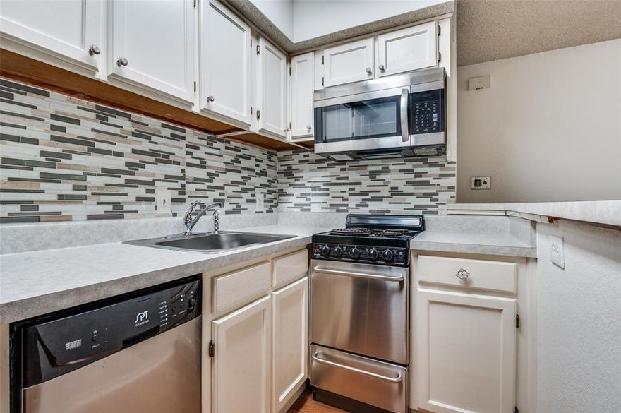 Ready to move in?!?! This home is here for you! Prime location right off of 360 and minutes from I30, I20, George Bush or 183. Nice laminate floors, a tasteful, updated backsplash in the kitchen, updated appliances and a massive walk-in closet in the bedroom. This home comes with WASHER&DRYER and REFRIGERATOR as well. Enjoy a hard workout followed by a dip in one of the the two pools or relax in the sauna. Also located centrally in the property is the Tennis Court. Hurry and see this one, it won't last!