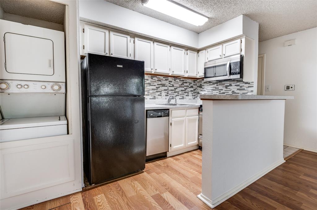 Arlington Oaks Condominiums - Residential Lease