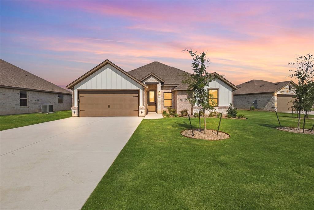 Photo of 728 Raylan Street, Springtown, TX 76082 (MLS # 21373700)