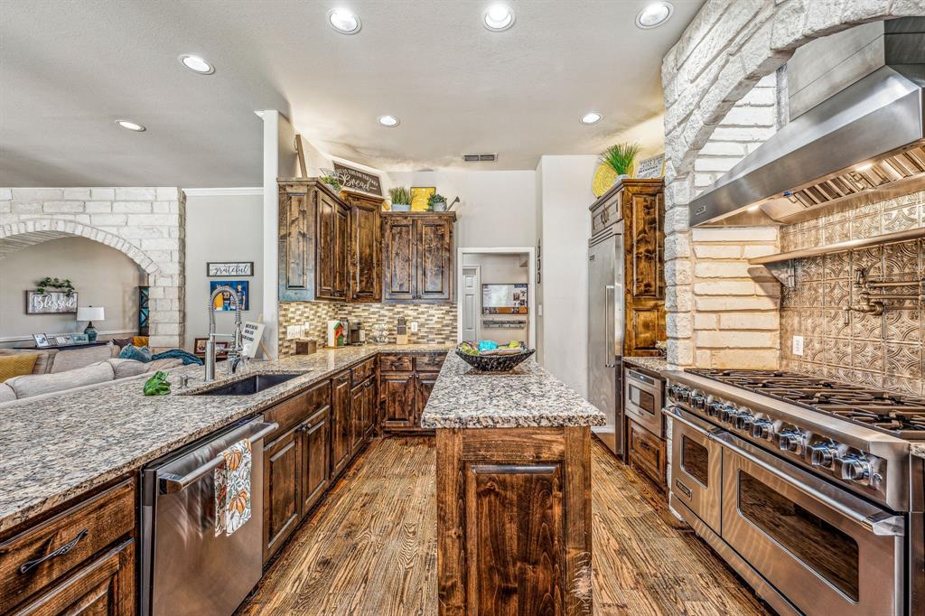 6940 N US Highway 281