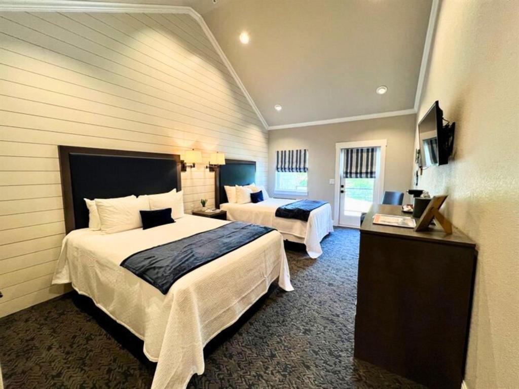 White Bluff #27 - Land