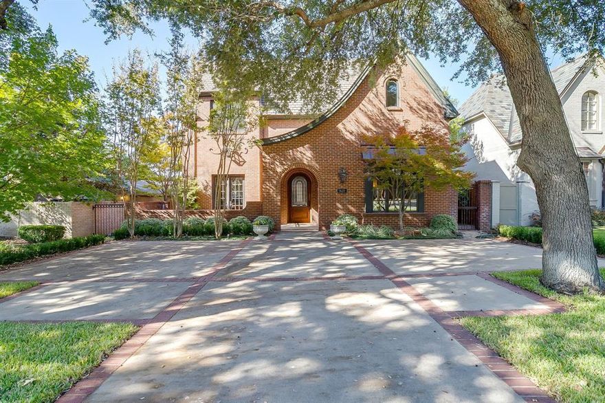 Welcome to an exquisite retreat at 1620 Western Avenue, Fort Worth, TX, a masterful custom build by HGC. This residence exemplifies elegance with its three substantial bedrooms and four and a half opulent bathrooms, encompassing an expansive 4,170+- square feet of sophisticated living space. Step inside to discover a grand foyer that gracefully unfolds into beautifully curated living spaces, designed for both lavish entertaining and serene retreats. The main floor is home to a luxurious master suite, offering a serene haven for respite and rejuvenation. For golf enthusiasts, this property is a dream come true, boasting walking access to the esteemed River Crest Country Club. The gourmet kitchen, with its adjacent dining area, invites culinary exploration and delightful gatherings. Set on a generous 8,098+- square foot lot, this home offers ample outdoor space to complement its indoor luxuries. The expansive three-car garage provides abundant room for vehicles and storage, meeting every need with ease. Uncover the epitome of refined living at this distinguished Fort Worth home.