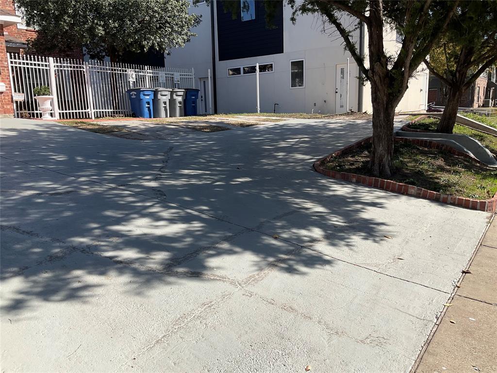 2206 N Carroll Avenue