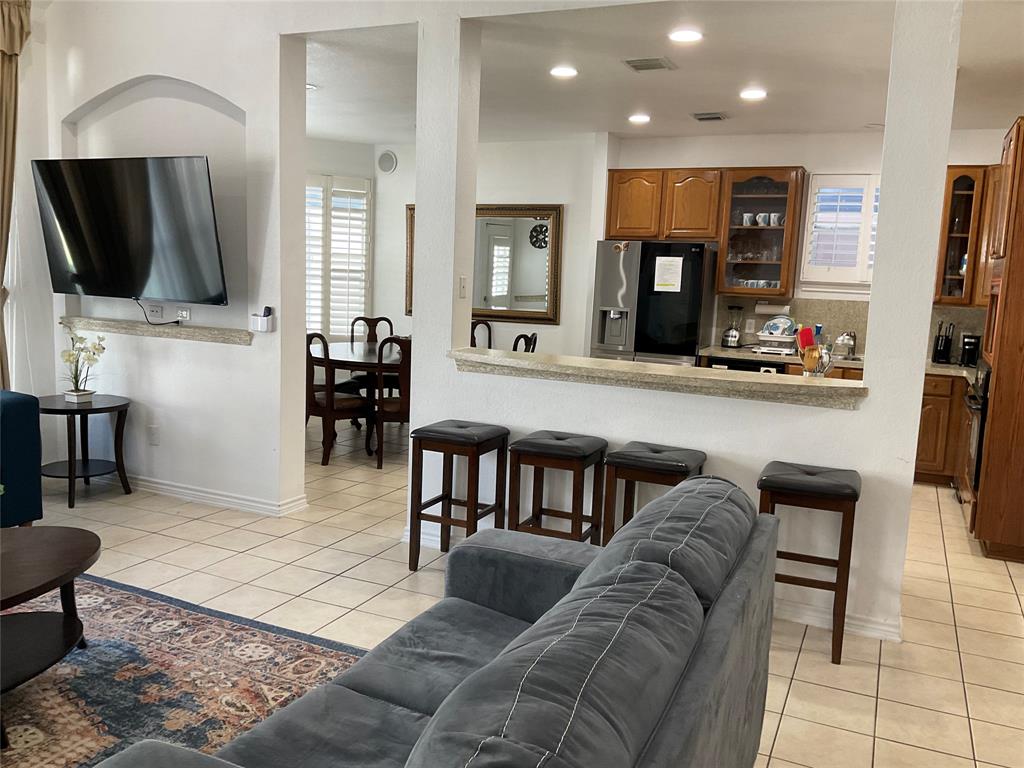 2206 N Carroll Avenue