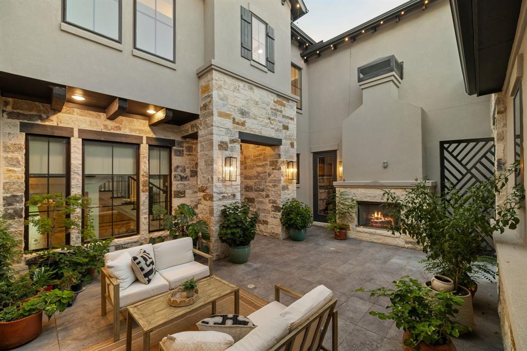 2421 Heathrow Lane