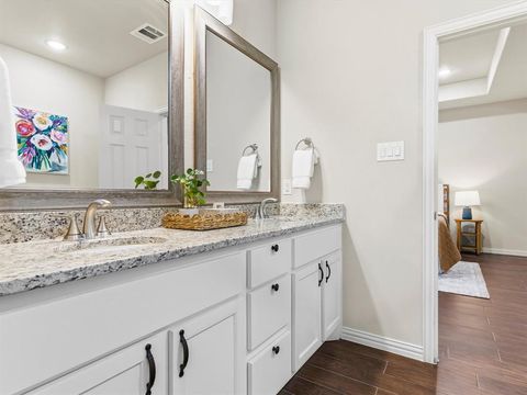 Tiny photo for 1310 Yale Street, River Oaks, TX 76114 (MLS # 21196881)