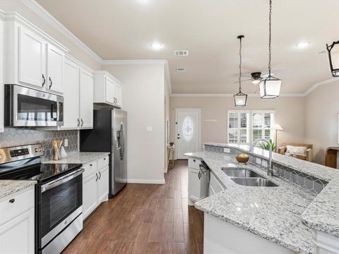 Tiny photo for 1310 Yale Street, River Oaks, TX 76114 (MLS # 21196881)