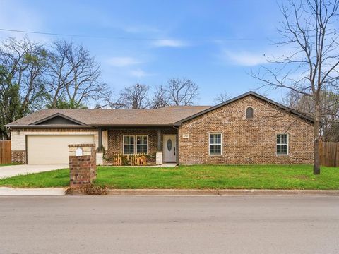 Tiny photo for 1310 Yale Street, River Oaks, TX 76114 (MLS # 21196881)