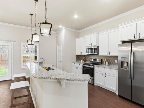 Tiny photo for 1310 Yale Street, River Oaks, TX 76114 (MLS # 21196881)