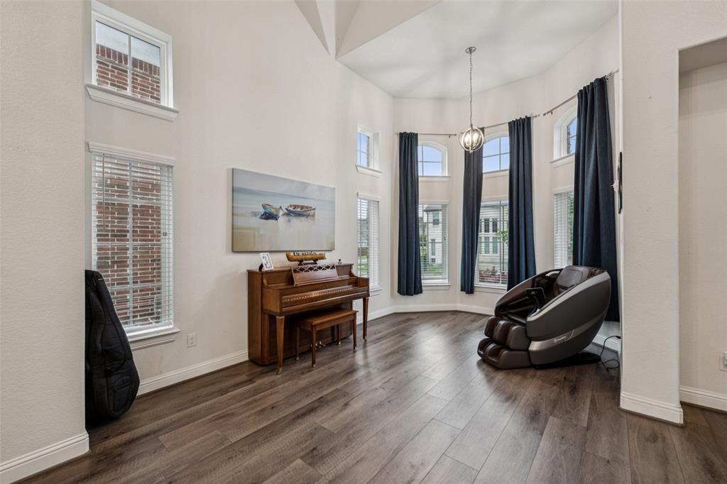 3909 Shrike Trail