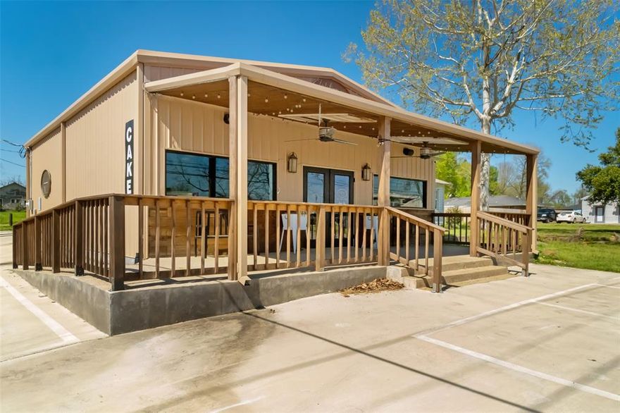 Sweet location for a small restaurant or bakery! Close to the UC Justice Center and Dr’s offices. Literally a marching bands cadence from the square! Built in 2019 and currently set up for a bakery but also formerly served as a bistro. ADA Compliant and priced with or without equipment. This one deserves a chefs kiss!