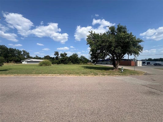 1706 N MAIN ST, BONHAM, TX 75418 - Image 449359412e7d3e91990182f1e0cc1f8e/3620229809