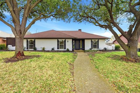 Photo of 3832 Leathertop Drive, Plano, TX 75075 (MLS # 21209421)