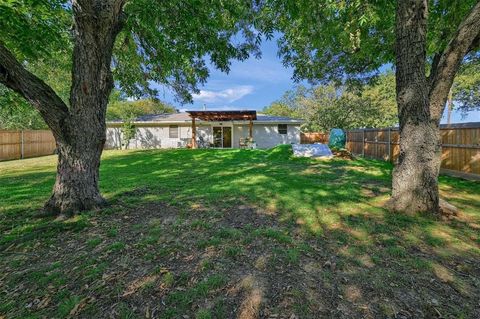 Tiny photo for 2000 Brenda Avenue, Denison, TX 75020 (MLS # 21196771)