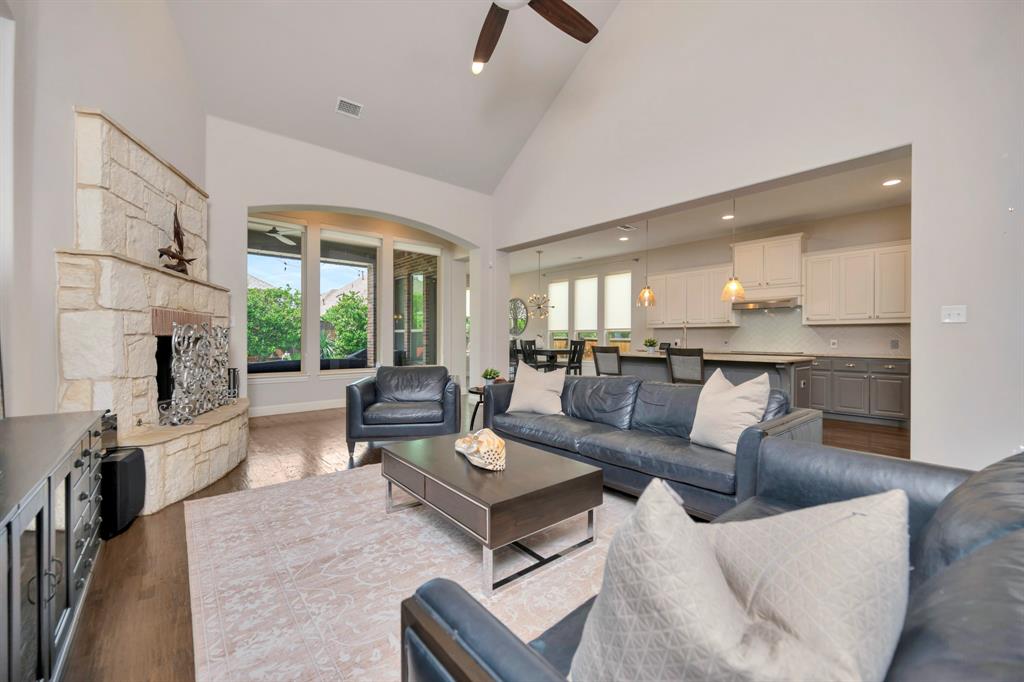 944 Highpoint Way