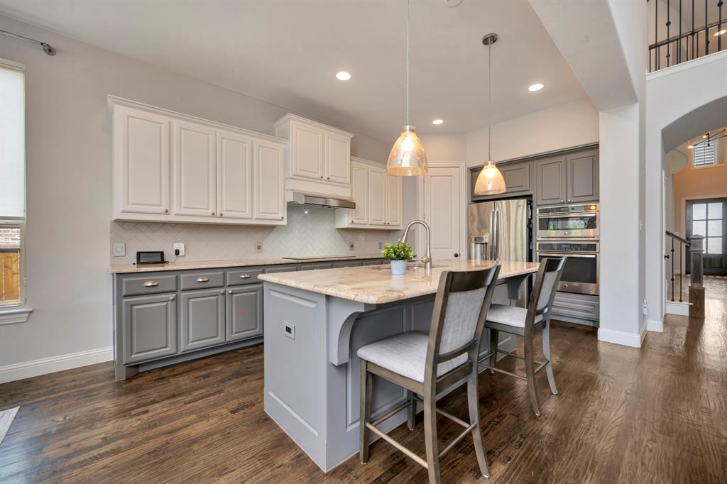 944 Highpoint Way