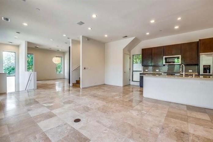 Dwellings Deere - Residential Lease