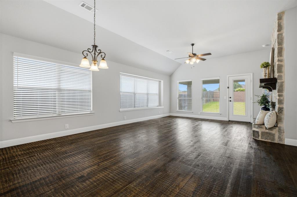 2115 Victoria Lane