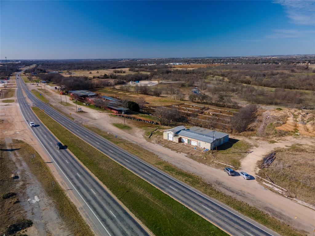 MAGNESS - Commercial Sale