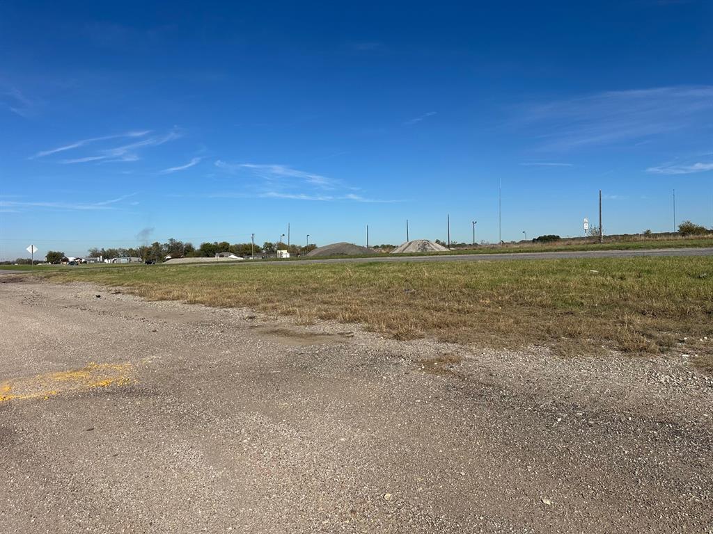 MAGNESS - Commercial Sale