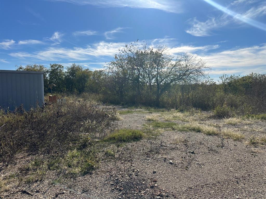 MAGNESS - Commercial Sale