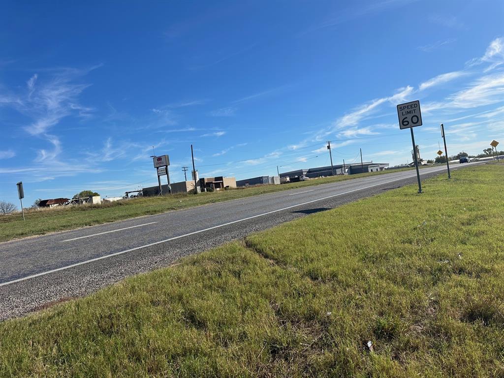 MAGNESS - Commercial Sale