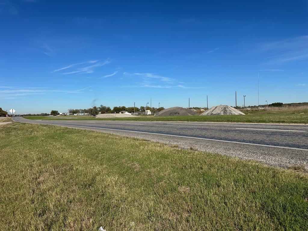 MAGNESS - Commercial Sale