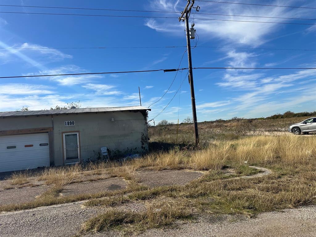 MAGNESS - Commercial Sale