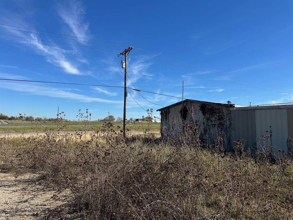 MAGNESS - Commercial Sale