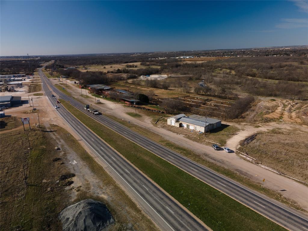 MAGNESS - Commercial Sale