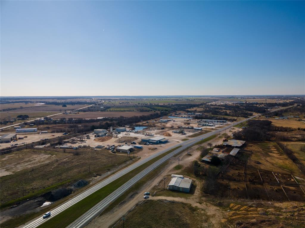 MAGNESS - Commercial Sale