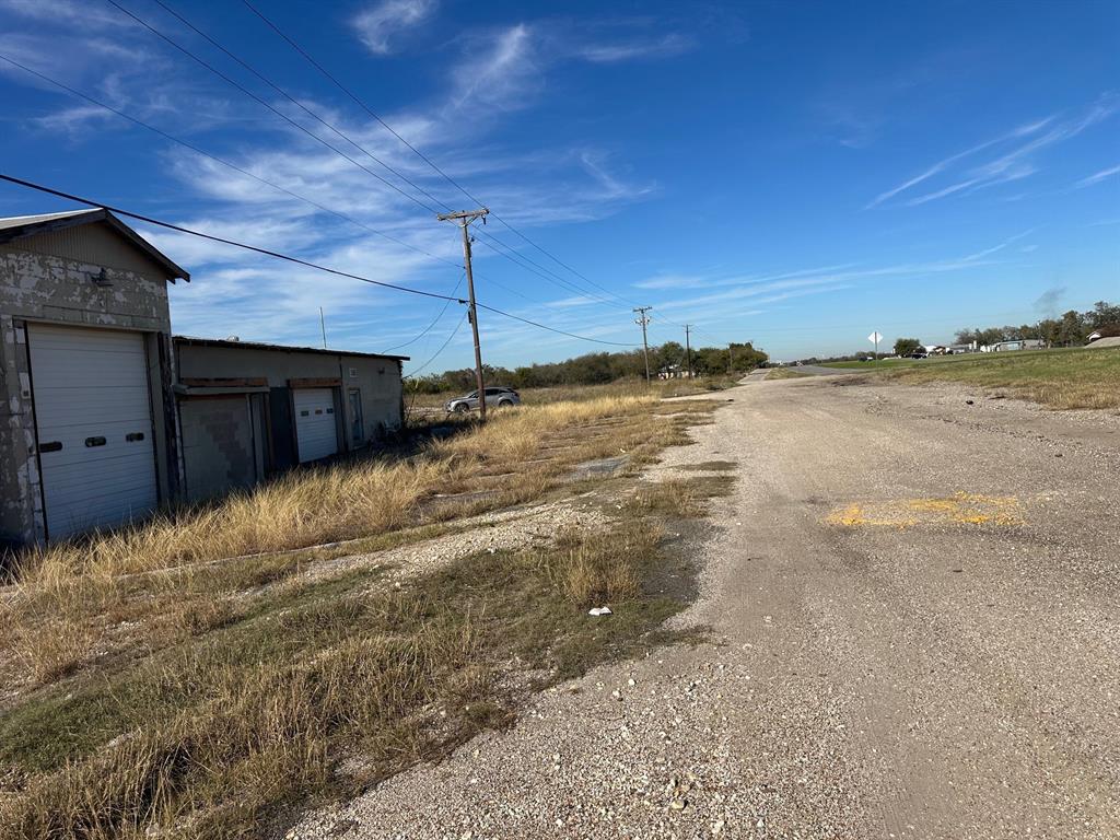 MAGNESS - Commercial Sale