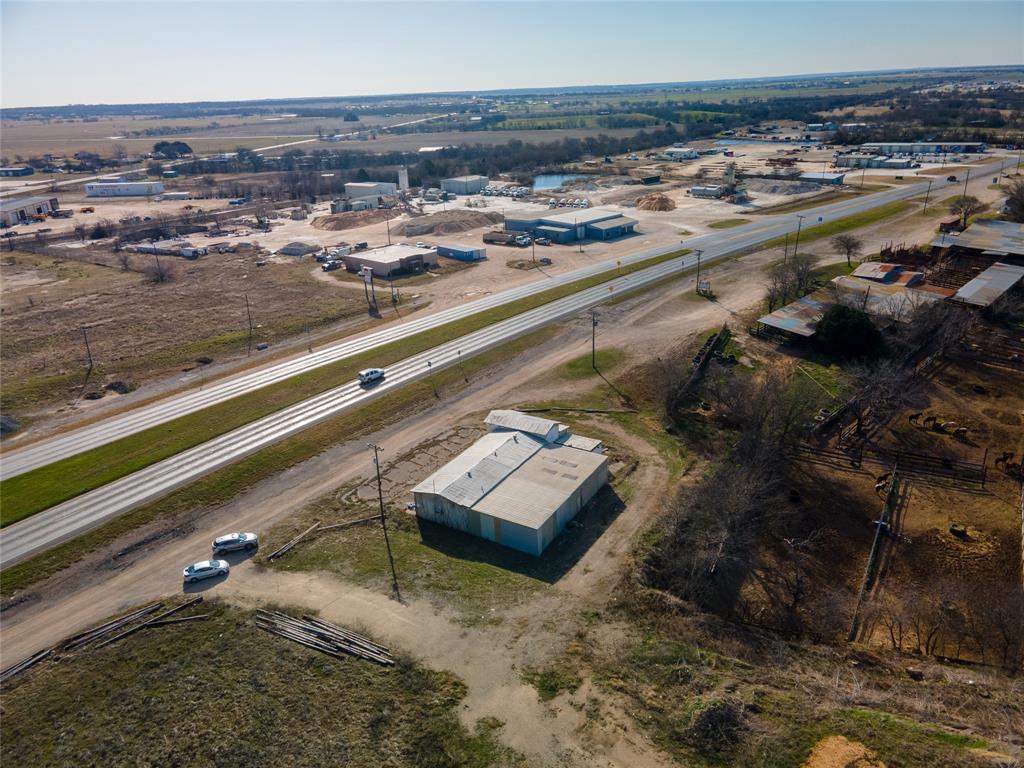 MAGNESS - Commercial Sale