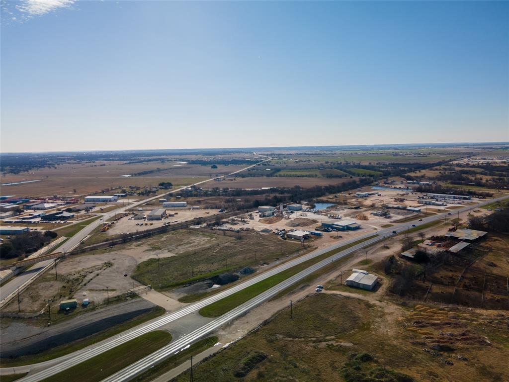 MAGNESS - Commercial Sale