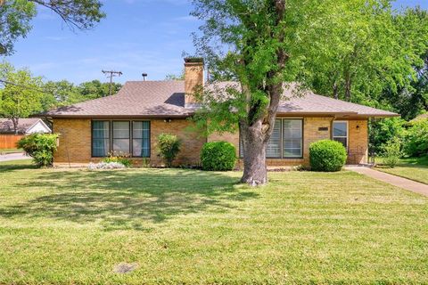 Photo of 2949 Maydelle Lane, Farmers Branch, TX 75234 (MLS # 21246726)