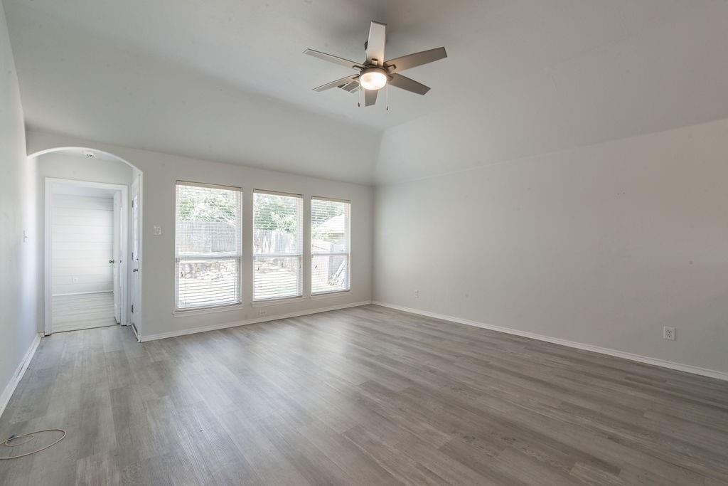 912 Hidden Oaks Drive