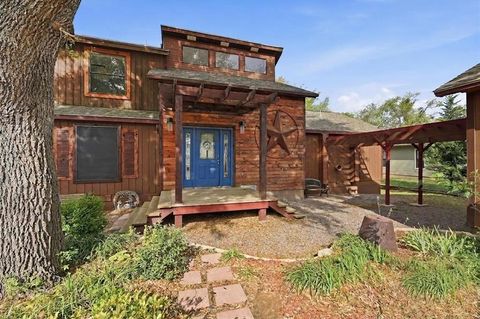 Photo of 1334 Kiowa Drive E, Gainesville, TX 76240 (MLS # 21222684)