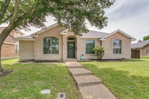 Photo of 1220 Shady Elm Lane, Lewisville, TX 75067 (MLS # 21244518)