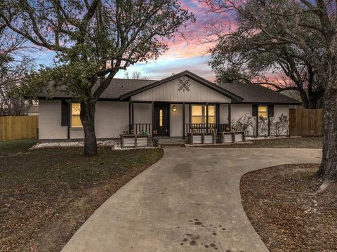 Photo of 104 Jerry Street, Gatesville, TX 76528 (MLS # 21225009)